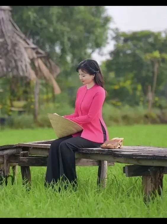 Ảnh cô gái quê Việt Nam thể hiện sự mộc mạc và truyền thống