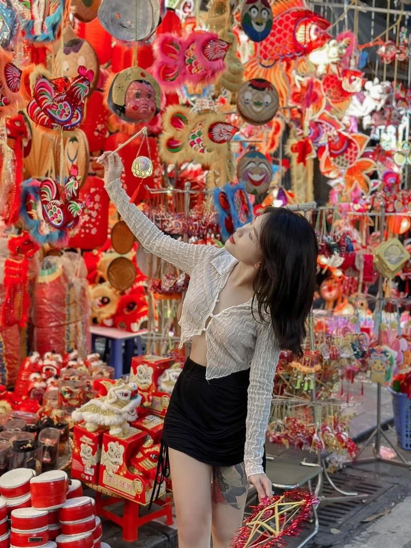 Ảnh con gái k8 dễ thương, thể hiện sự trẻ trung và năng động