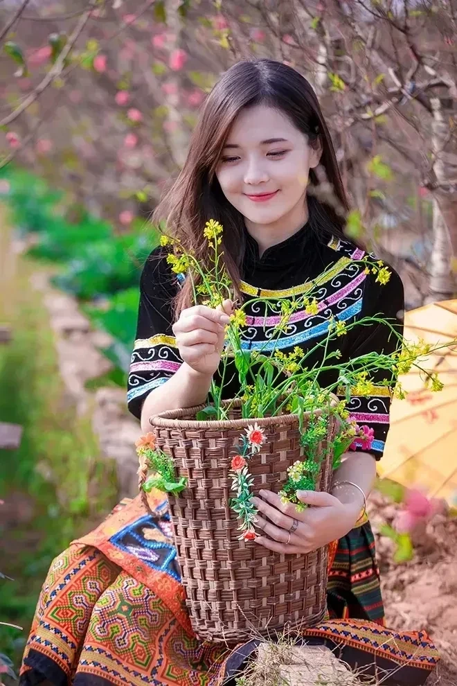 Gái dân tộc Duy Ngô Nhĩ, nổi bật với nét đẹp độc đáo và riêng biệt