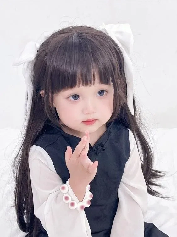 Hình ảnh bé gái dễ thương miễn phí dễ dàng tải về sử dụng