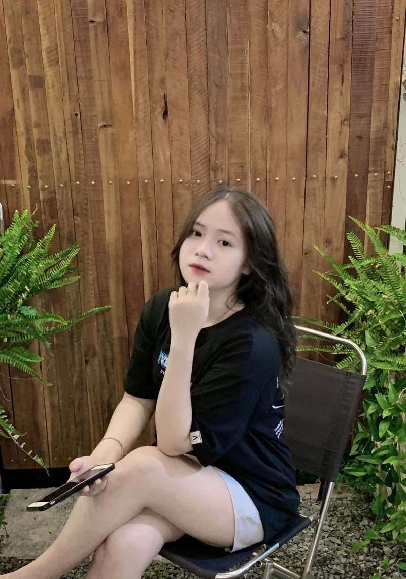 Hình ảnh con gái 2k9 thể hiện sự trẻ trung và năng động