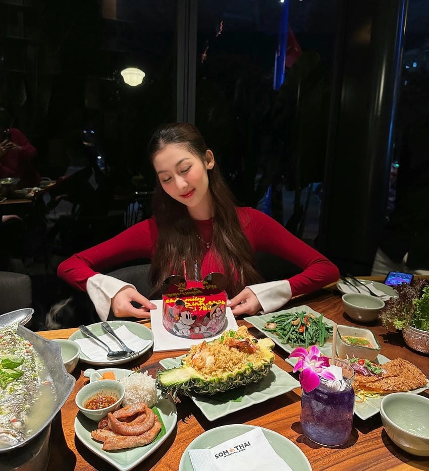 Hoa hậu Quế Anh phẫu thuật thẩm mỹ? Nhan sắc thăng hạng