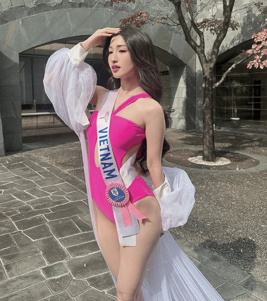 Phương Nhi diện bikini đi biển đẹp mê mẩn