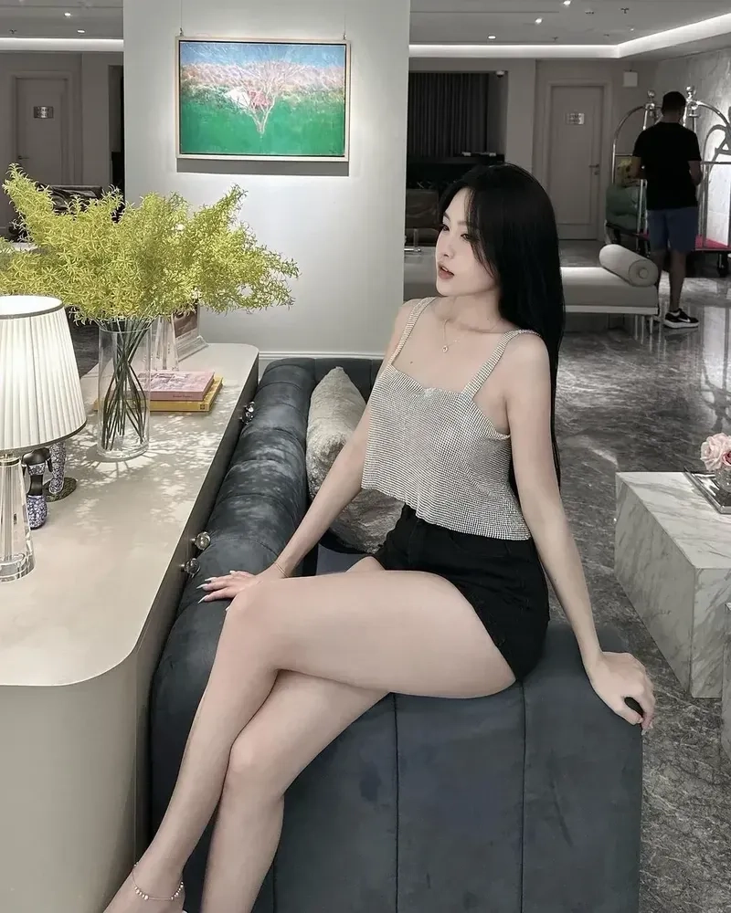 Tải hình nền gái đẹp 4K để làm mới giao diện với hình ảnh tuyệt đẹp