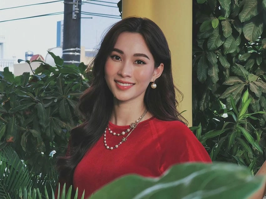 Trần Đặng Thu Thảo cuốn hút với nụ cười