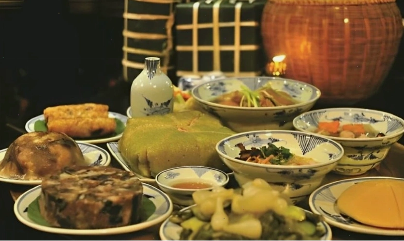Trang trí mâm bánh chưng ngày Tết với các món ăn đặc trưng
